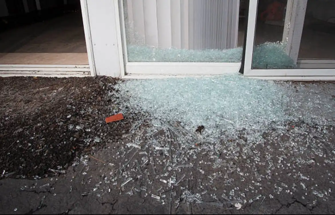 Fogged sliding door glass replacement in Orlando